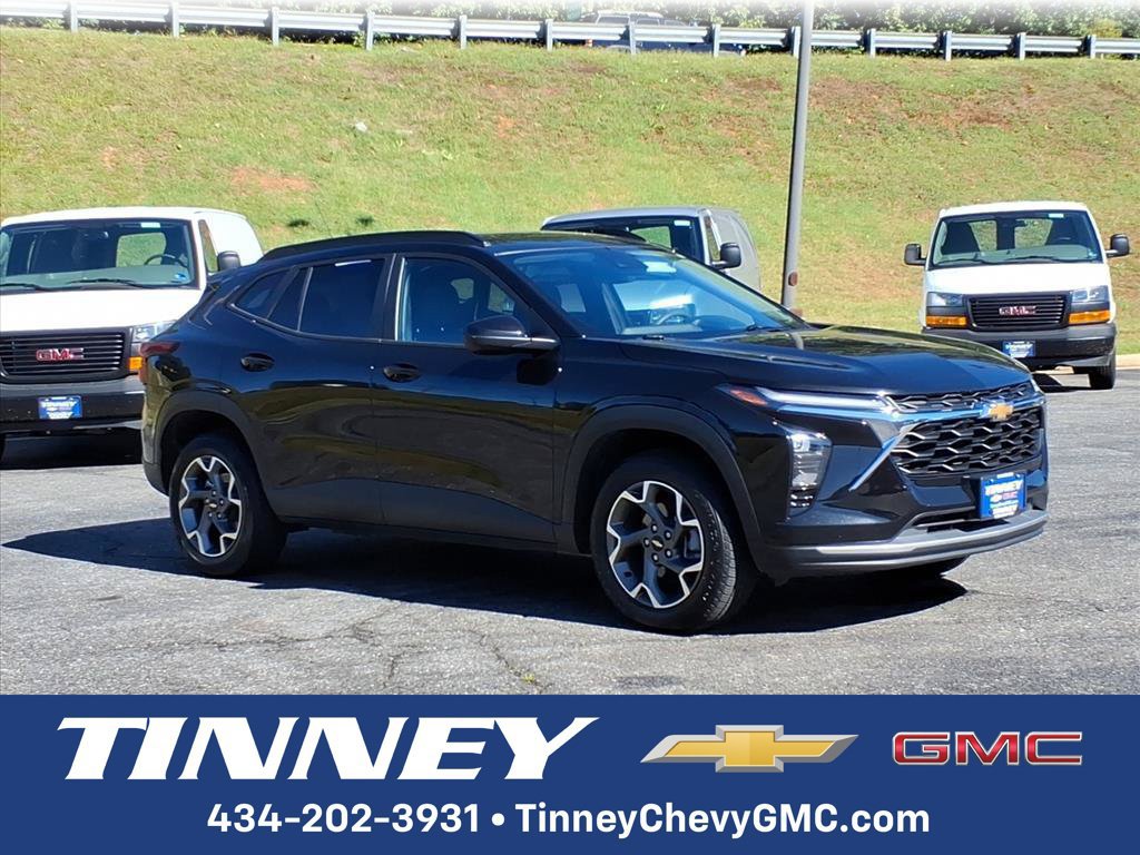 Used 2025 Chevrolet Trax LT FWD image 1