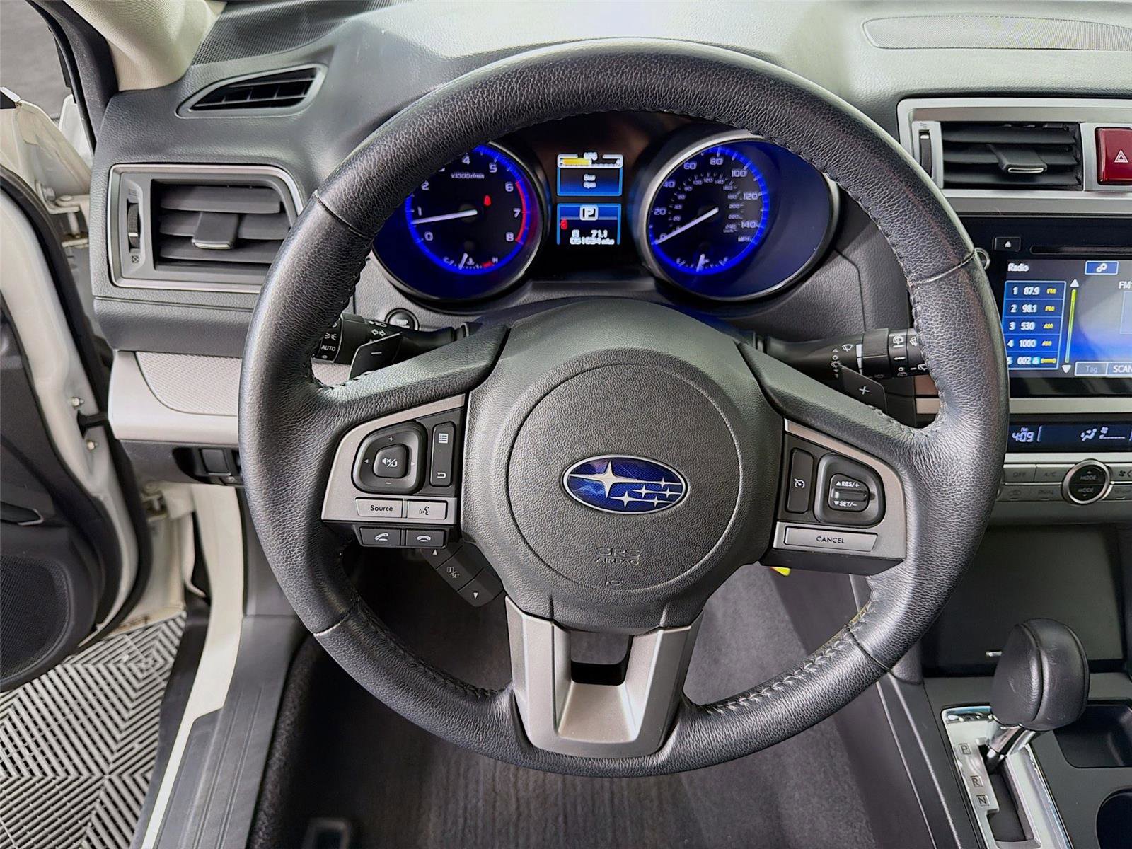 Used 2017 Subaru Outback 2.5i Premium image 12