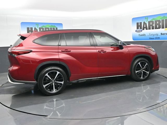 Used 2022 Toyota Highlander XSE FWD image 6