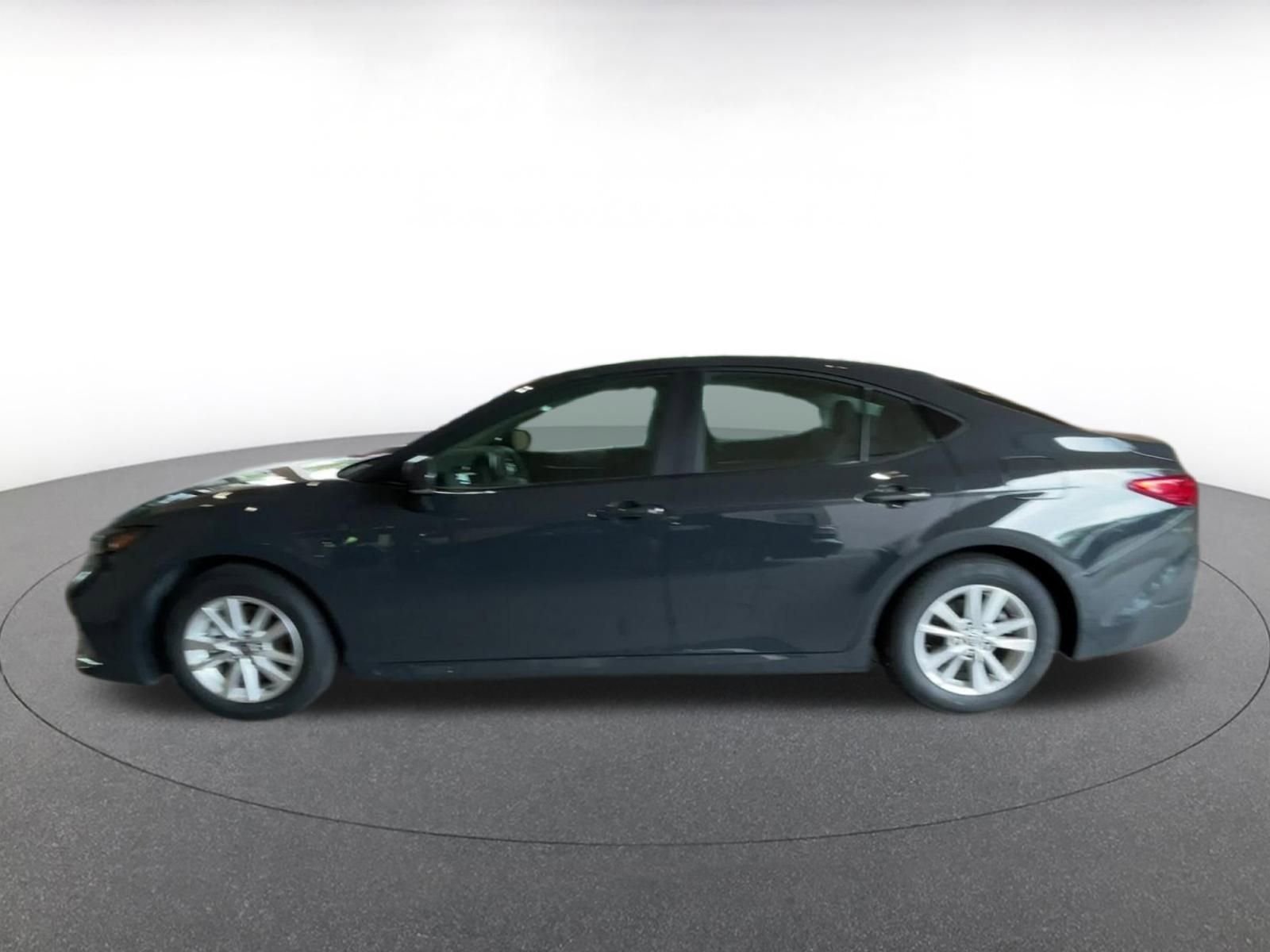 Used 2025 Toyota Camry LE image 9