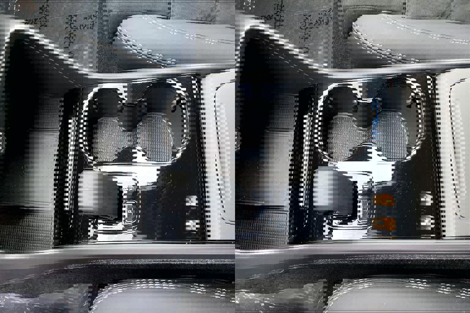 Used 2023 Volvo XC40 Recharge Ultimate image 20