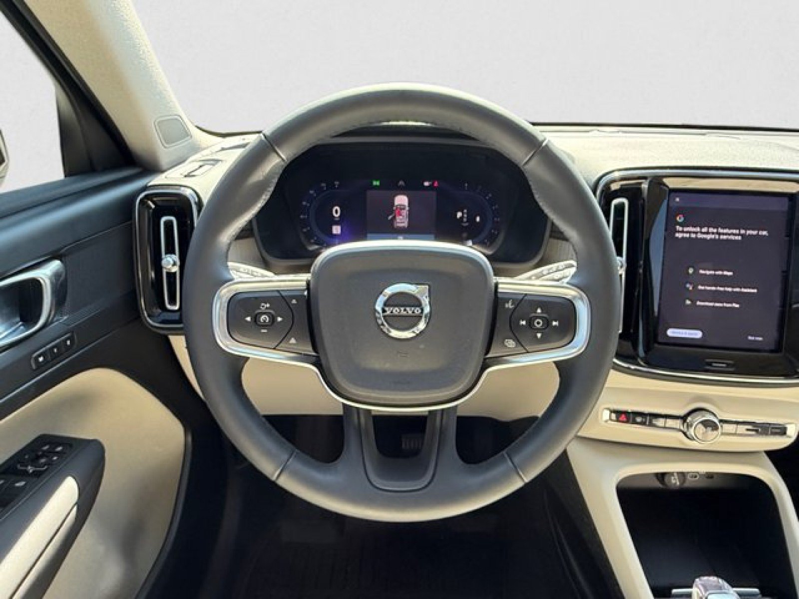 Used 2023 Volvo XC40 B5 Plus AWD/4WD image 15