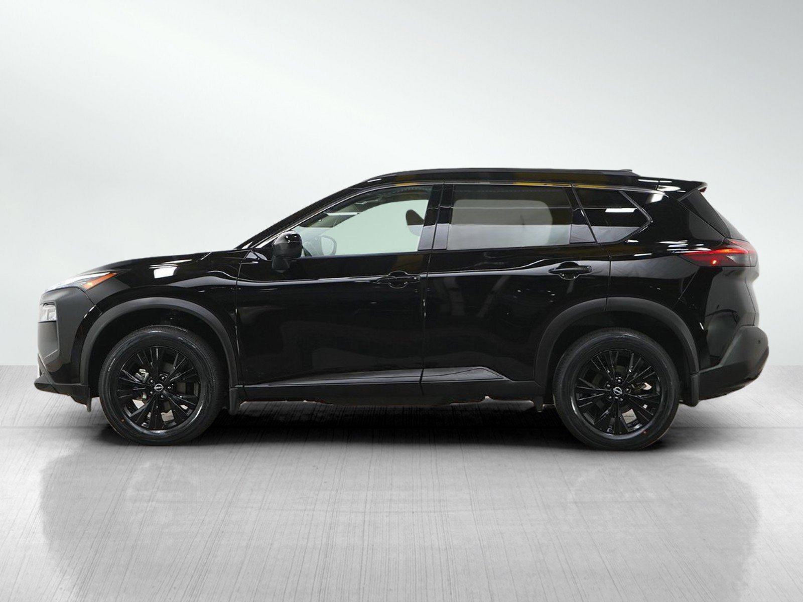 Used 2023 Nissan Rogue SV w/ SV Premium B Package AWD/4WD image 2