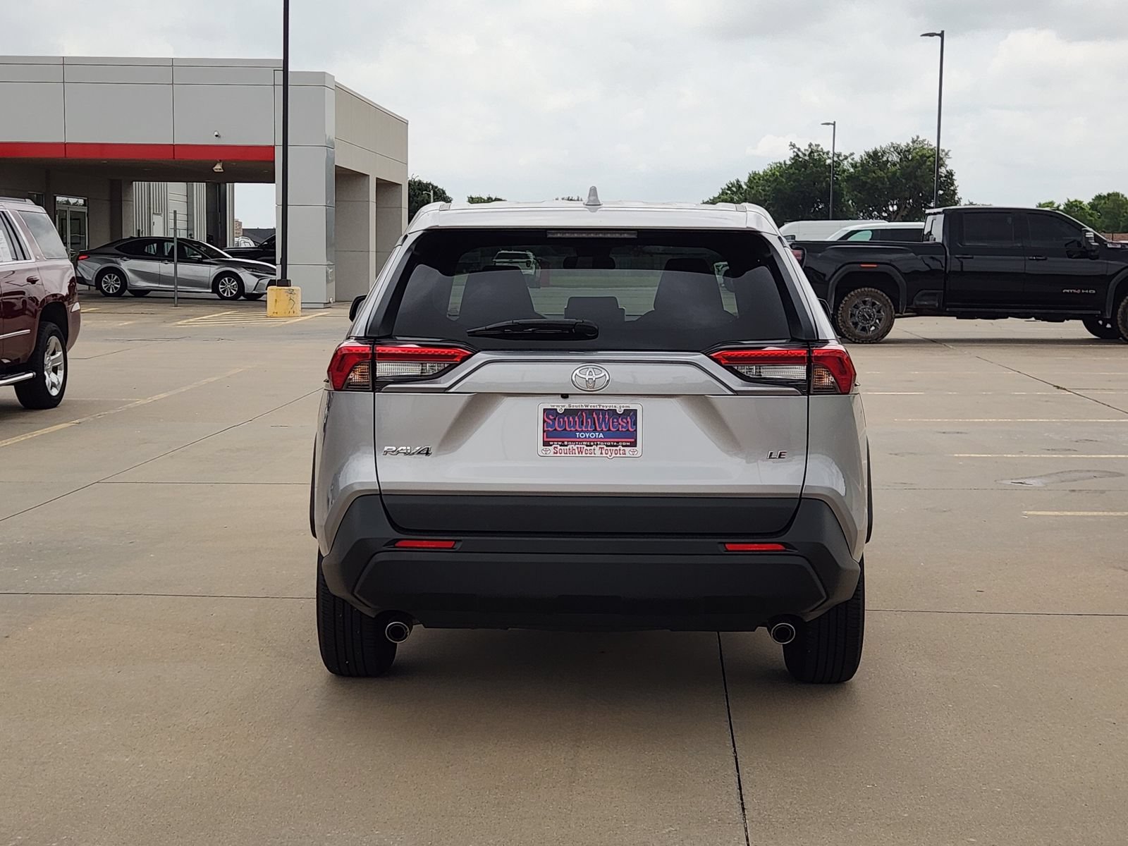 Used 2023 Toyota RAV4 XSE AWD/4WD image 8