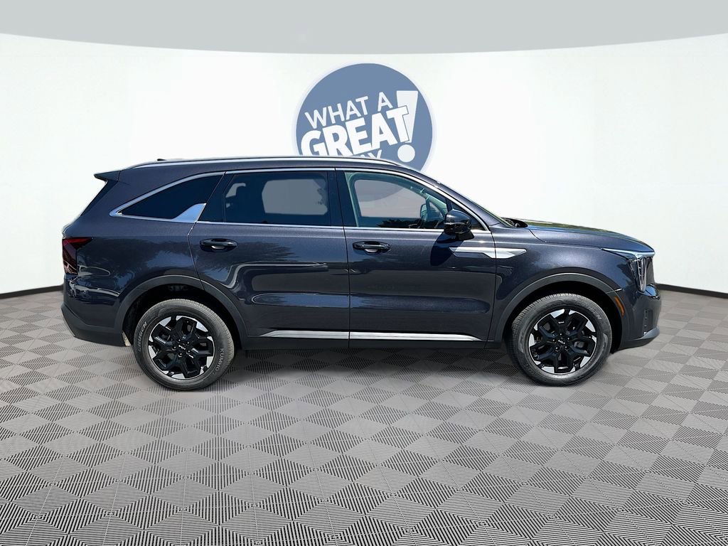 Certified 2025 Kia Sorento S AWD/4WD image 3