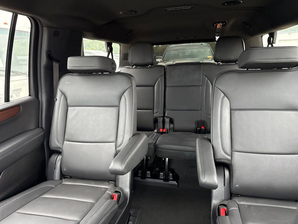 Used 2025 GMC Yukon XL Denali AWD/4WD image 8