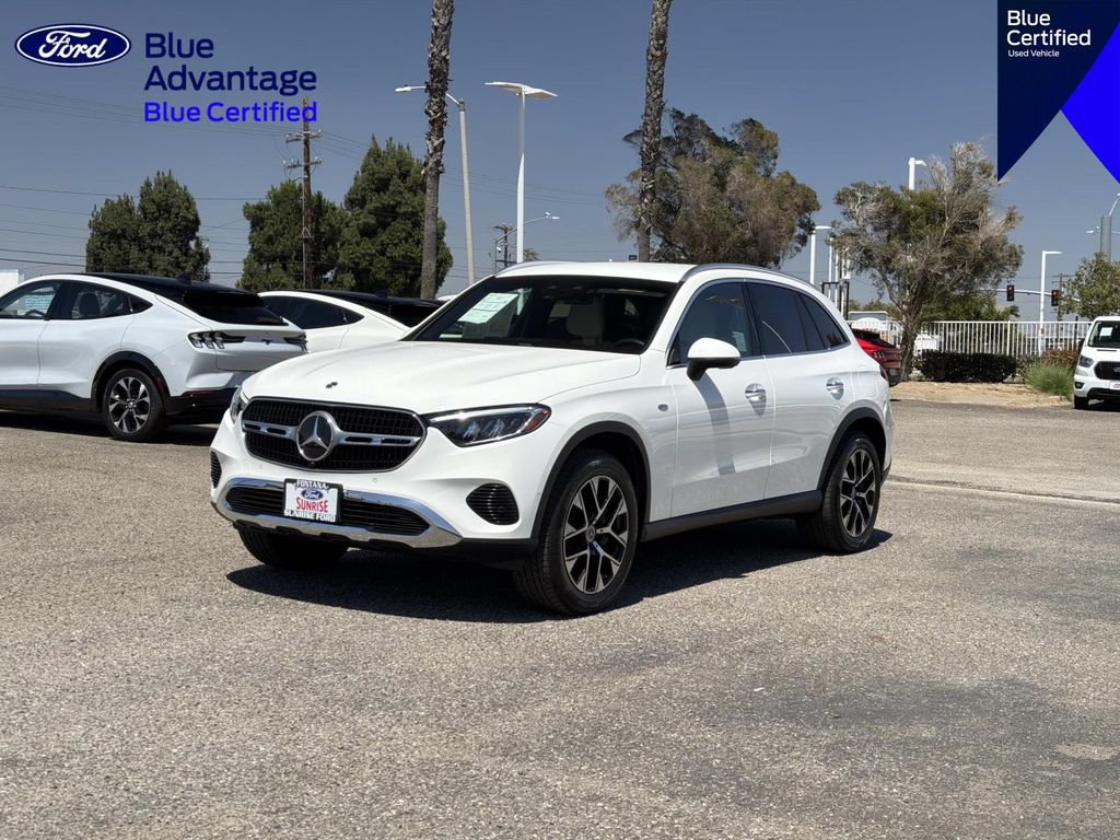 Used 2025 Mercedes-Benz GLC 350e 4MATIC image 1