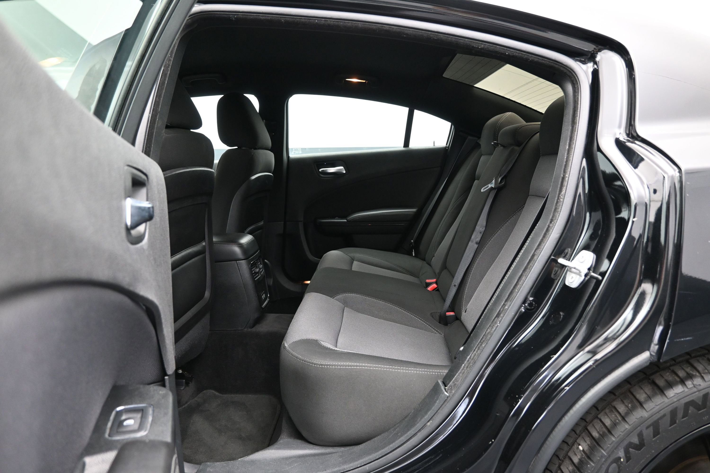 Used 2018 Dodge Charger SXT w/ Blacktop Package RWD image 11