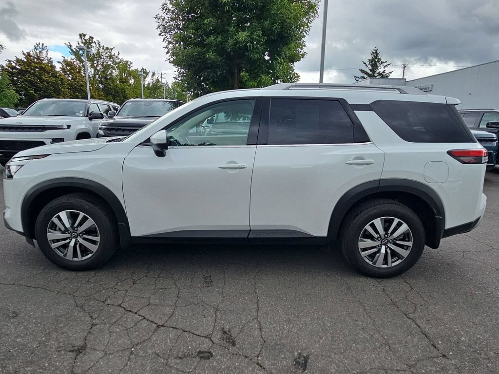 Used 2025 Nissan Pathfinder SL w/ Cargo Package AWD/4WD image 4