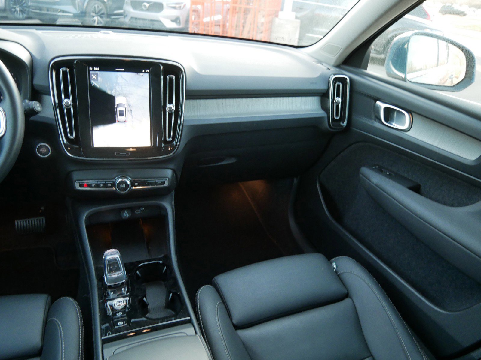 Used 2025 Volvo XC40 B5 Plus image 13