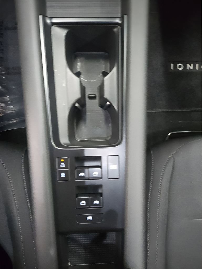 Used 2024 Hyundai Ioniq 6 SE RWD image 28