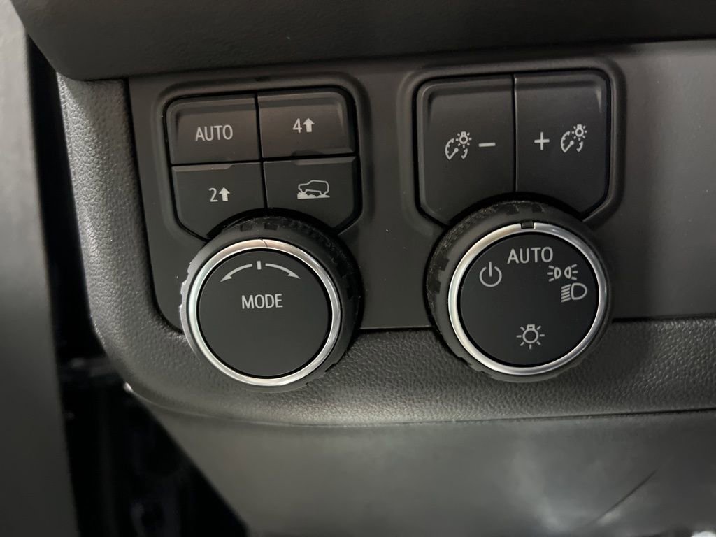Used 2024 Chevrolet Suburban LT image 25