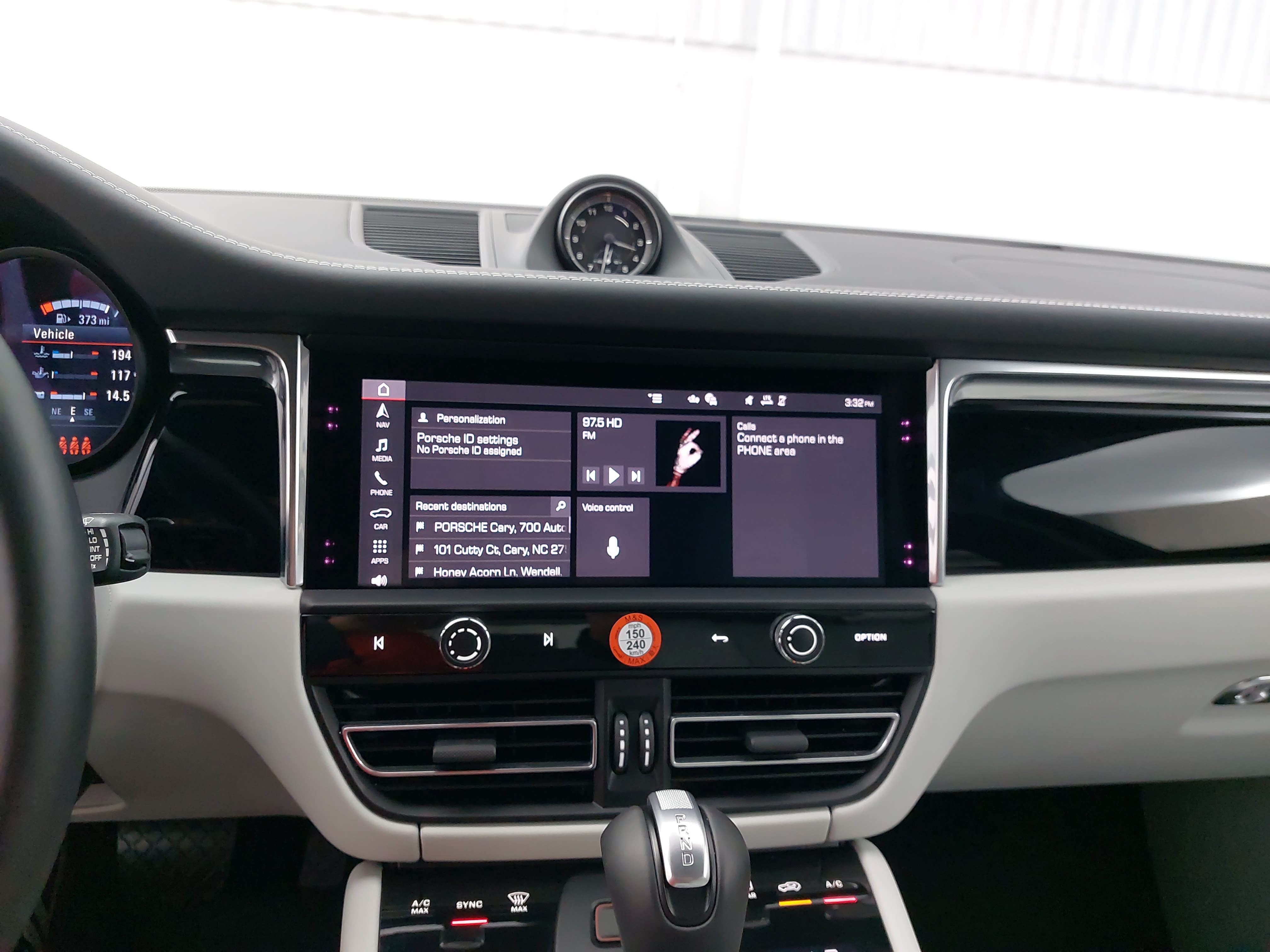 Certified 2026 Porsche Macan AWD/4WD image 22