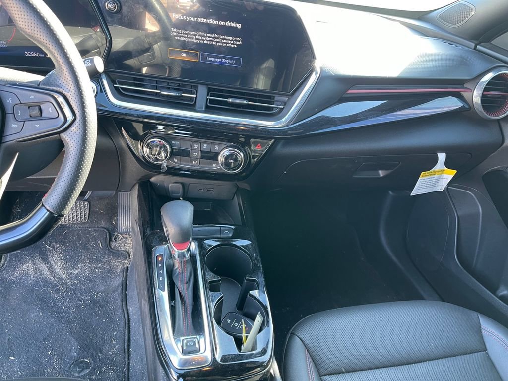 Certified 2025 Chevrolet Trax RS w/ Sunroof Package image 11