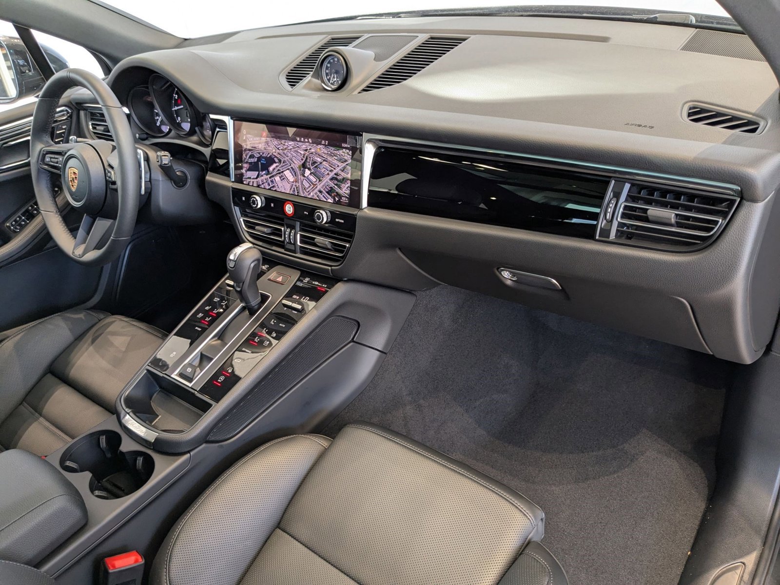 Certified 2025 Porsche Macan image 25