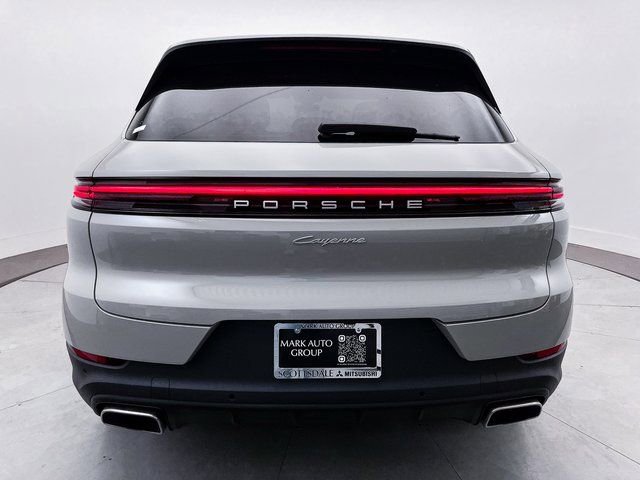 Used 2024 Porsche Cayenne image 23
