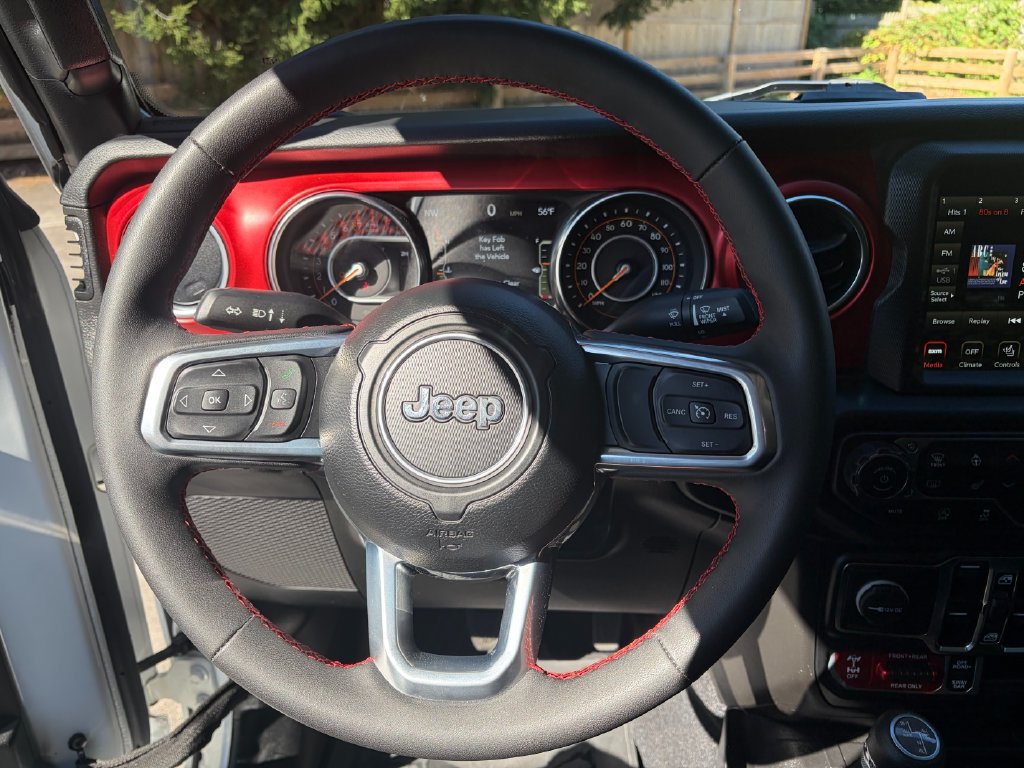 Used 2023 Jeep Gladiator Rubicon w/ LED Lighting Group AWD/4WD image 15