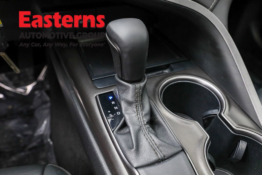 Used 2021 Toyota Camry SE w/ Cold Weather Package image 13