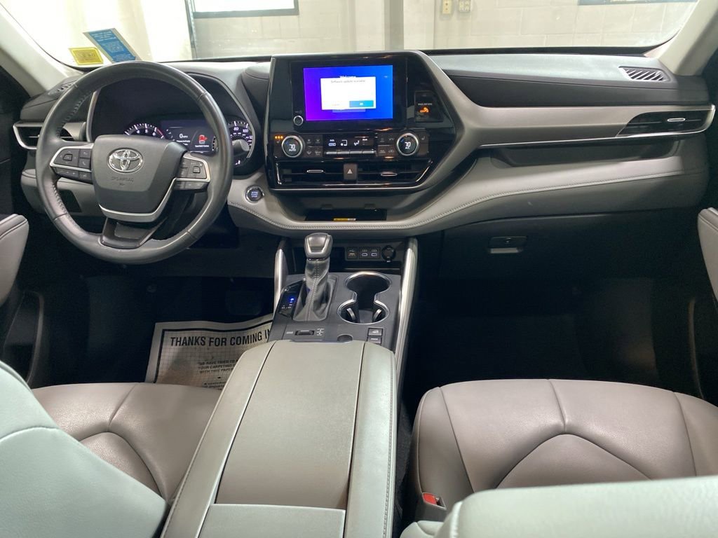 Certified 2023 Toyota Highlander XLE AWD/4WD image 14