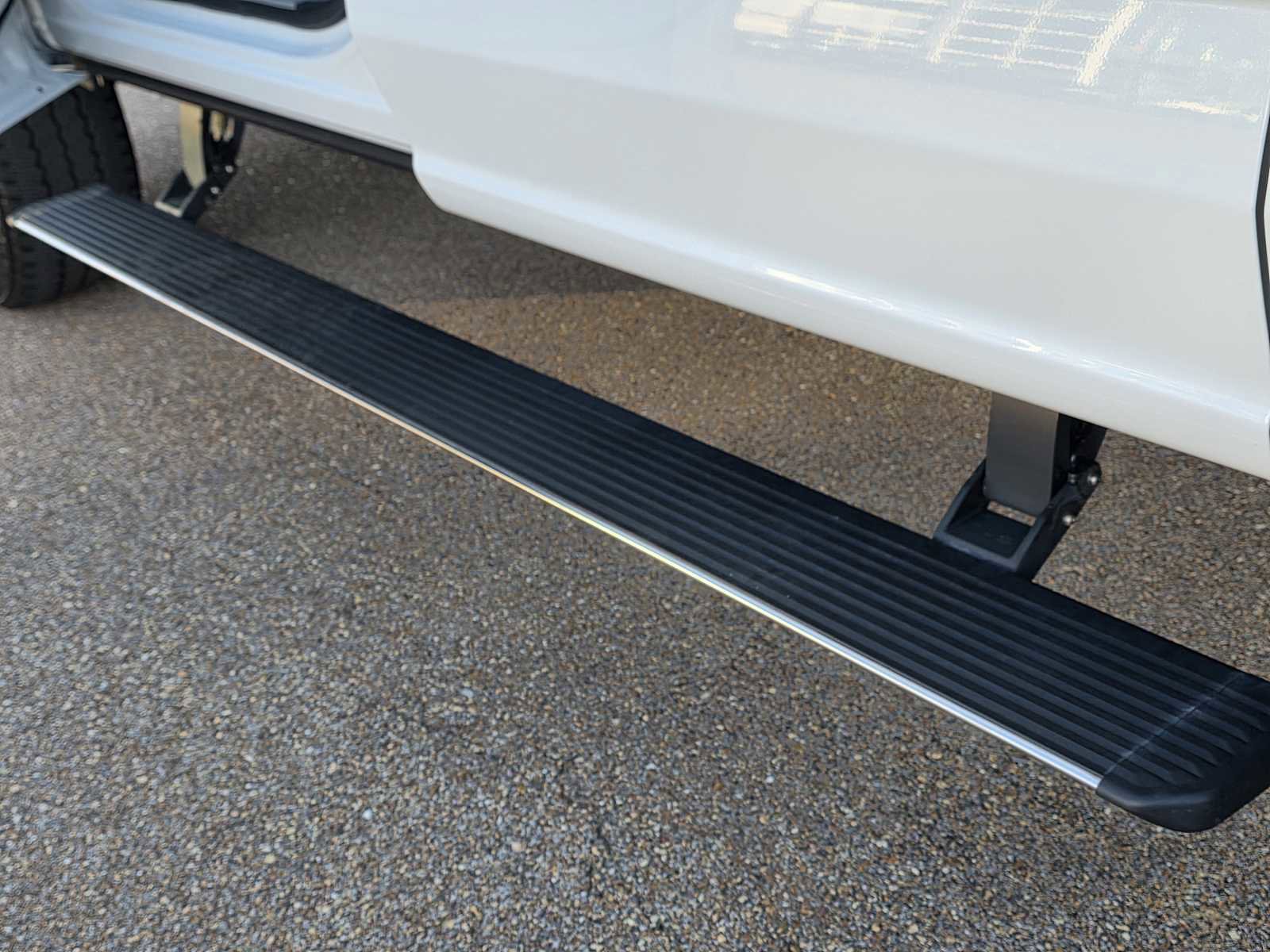 Used 2024 Ford F350 Limited w/ FX4 Off-Road Package image 59