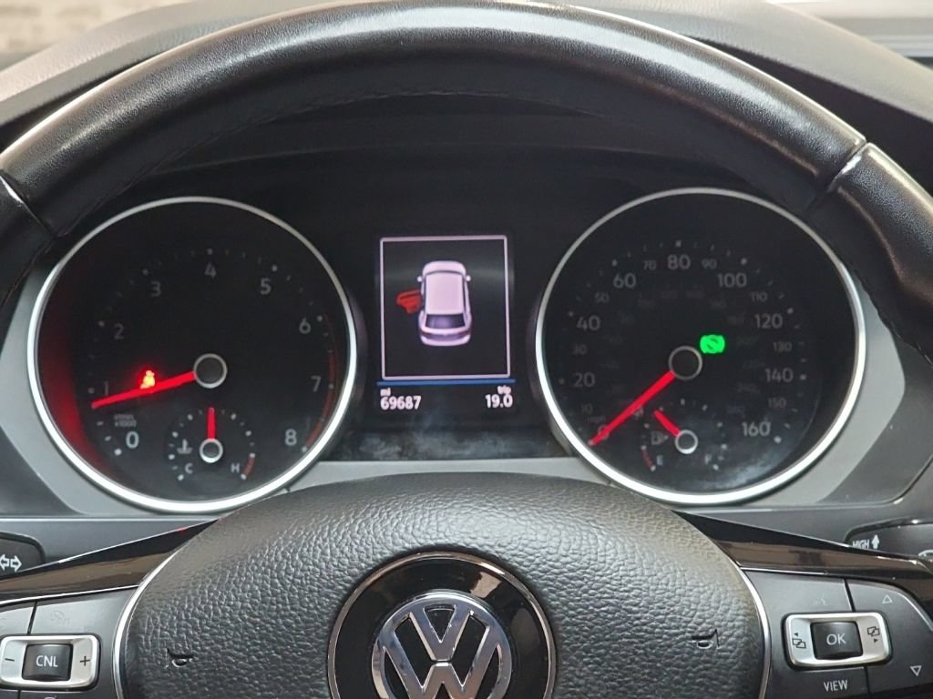 Used 2019 Volkswagen Tiguan SE AWD/4WD image 18