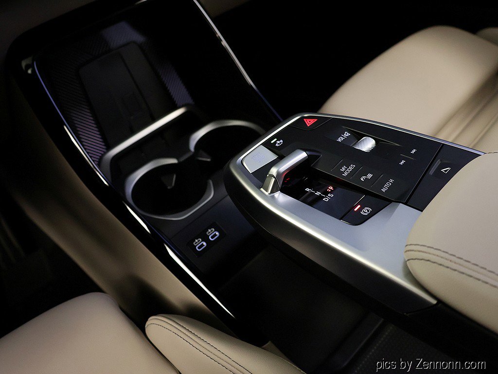 Certified 2025 BMW X1 M35i w/ Premium Package image 24