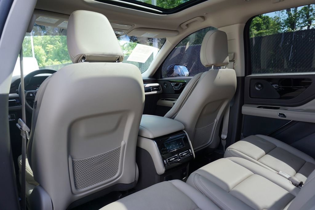 Used 2023 Lincoln Aviator Reserve w/ Equipment Group 201A AWD/4WD image 15