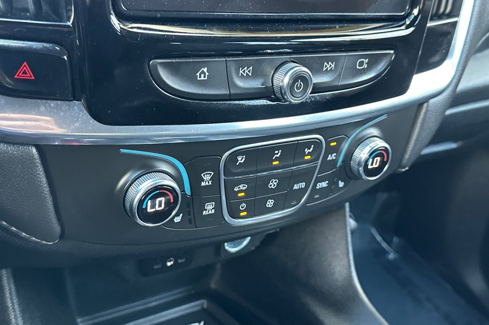 Used 2023 Chevrolet Traverse LT image 30