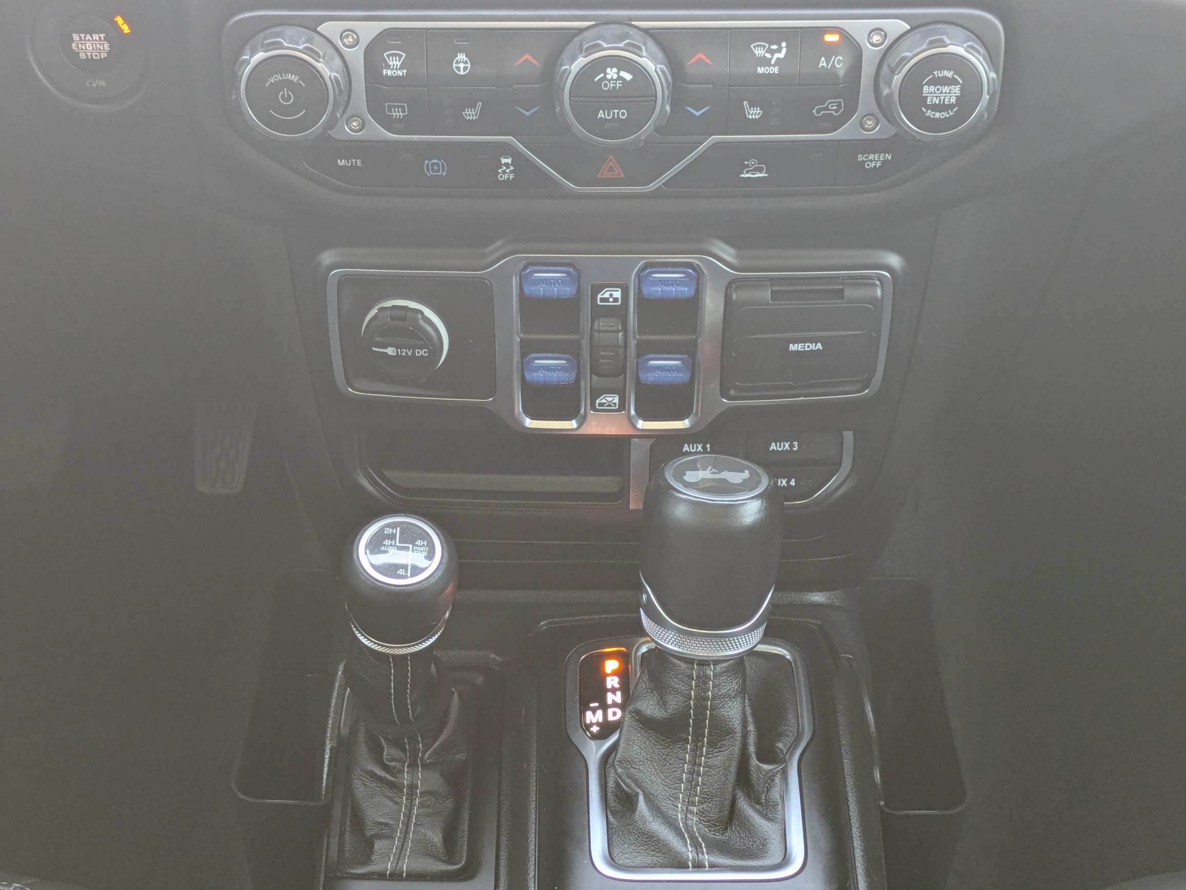Used 2023 Jeep Wrangler Unlimited Sahara w/ Cold Weather Group AWD/4WD image 21