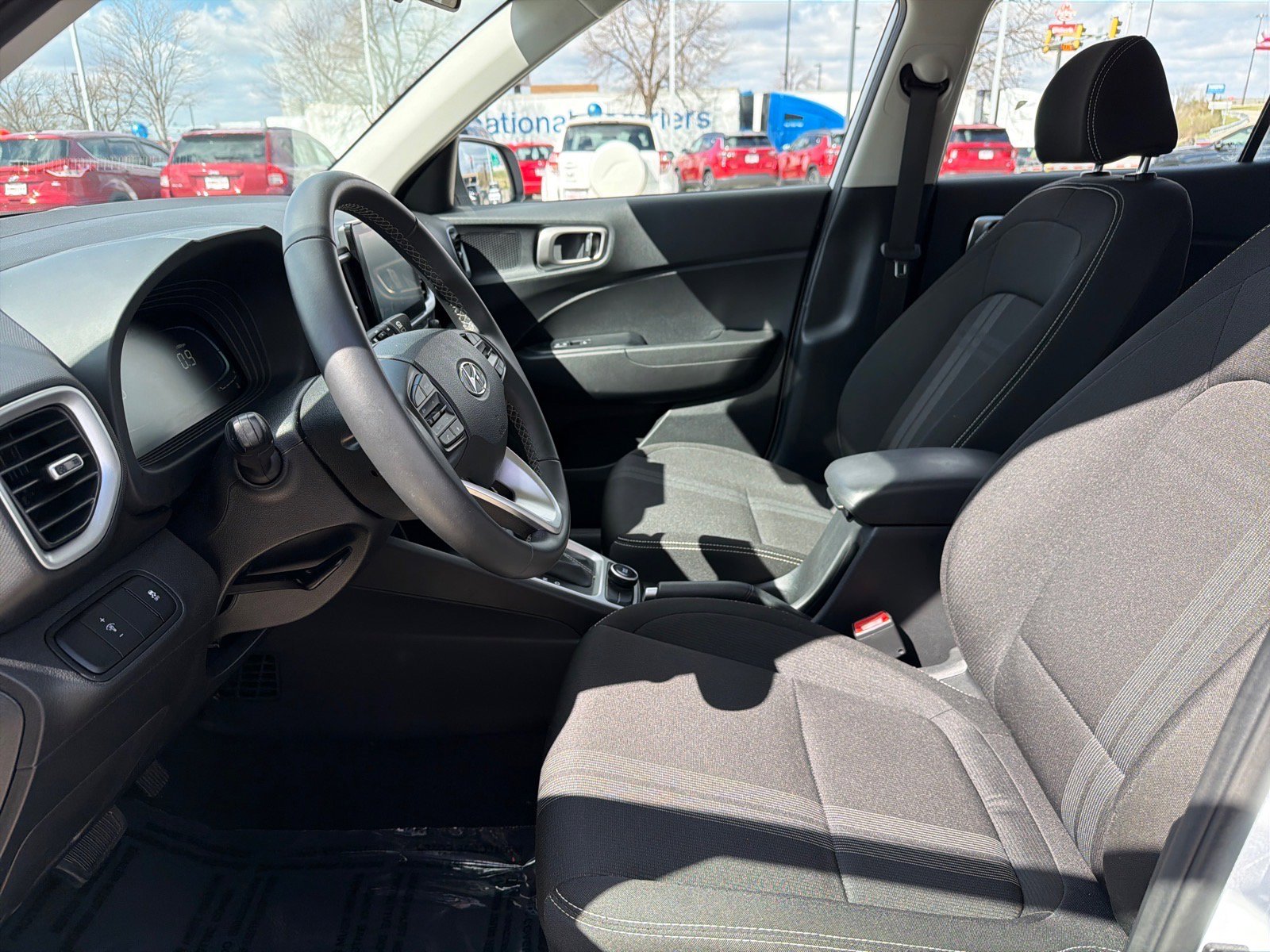 Used 2025 Hyundai Venue SEL image 12