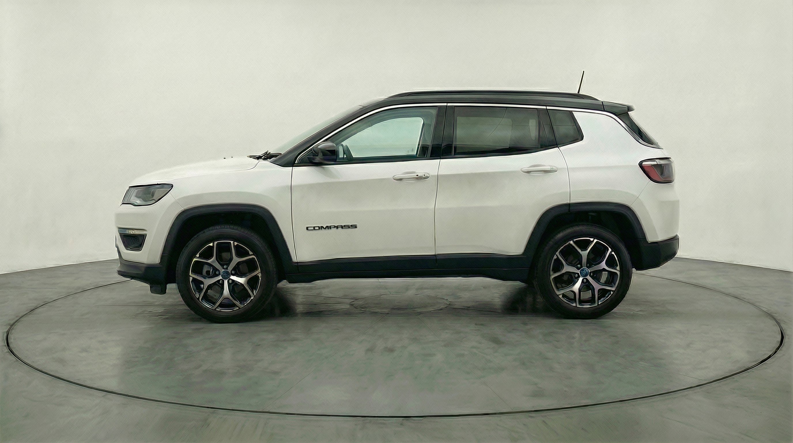 Used 2025 Jeep Compass Limited AWD/4WD image 5