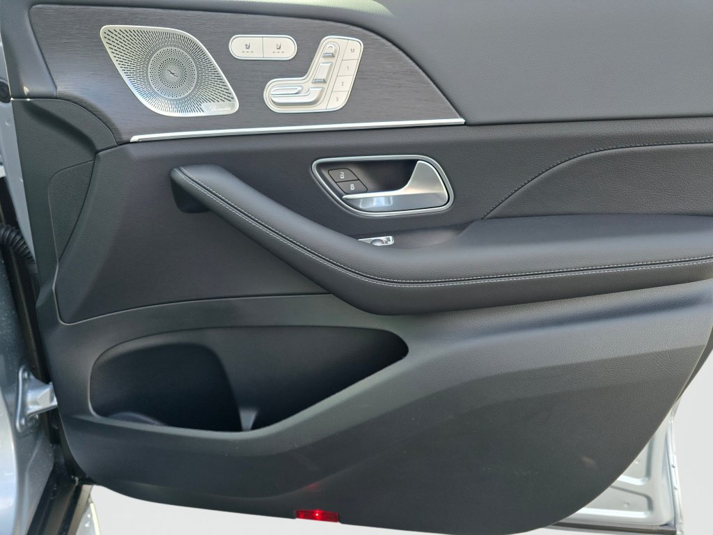 New 2026 Mercedes-Benz GLS 450 4MATIC image 29