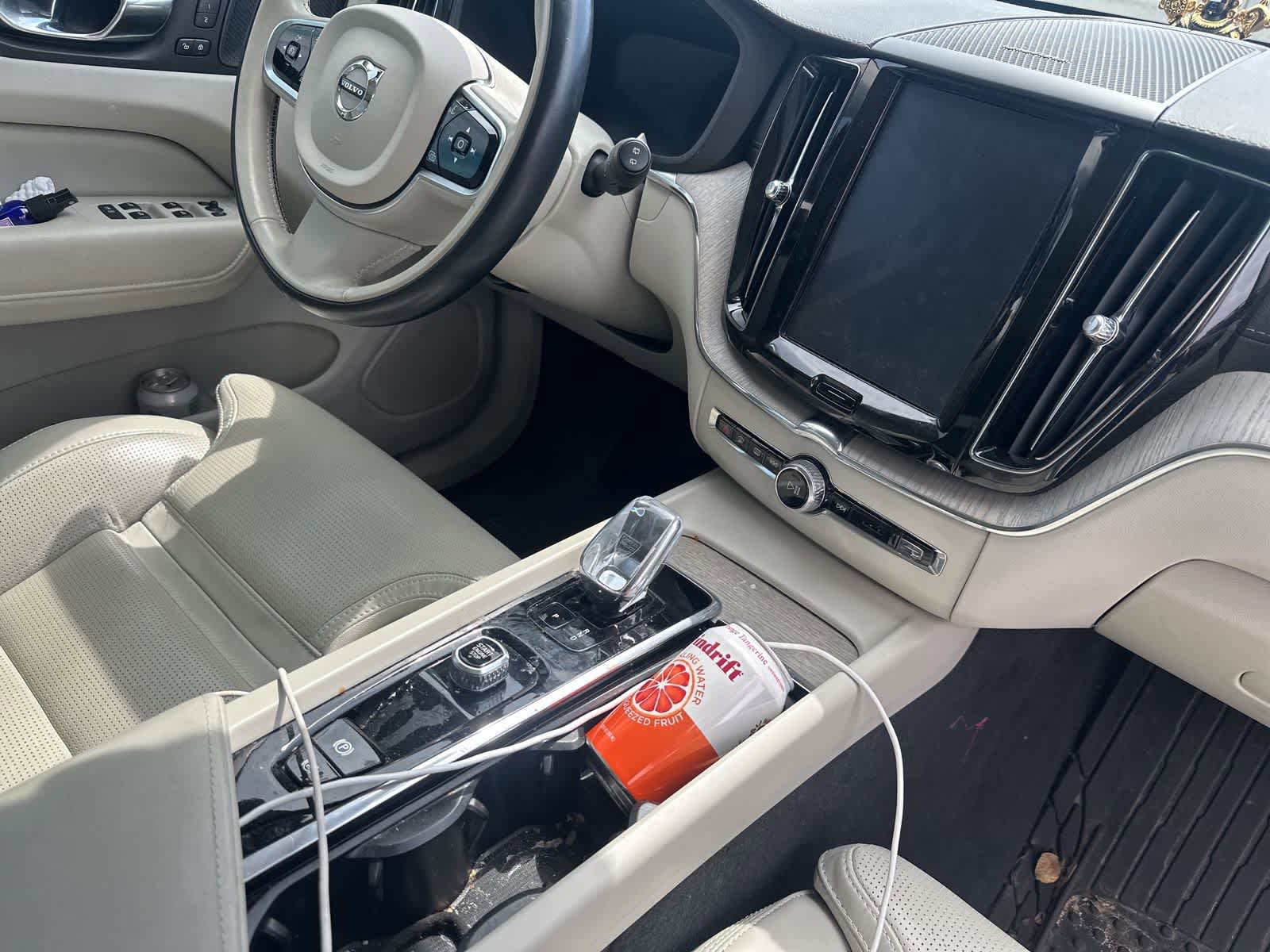 Used 2023 Volvo XC60 B5 Ultimate w/ Climate Package FWD image 14