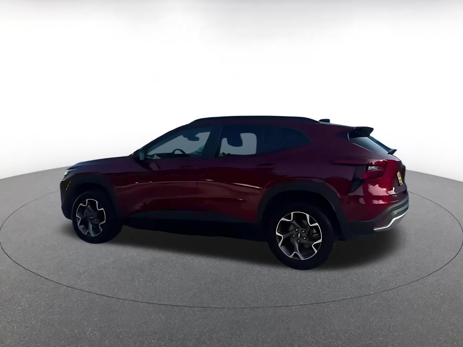 Used 2025 Chevrolet Trax LT w/ LT Convenience Package FWD image 9