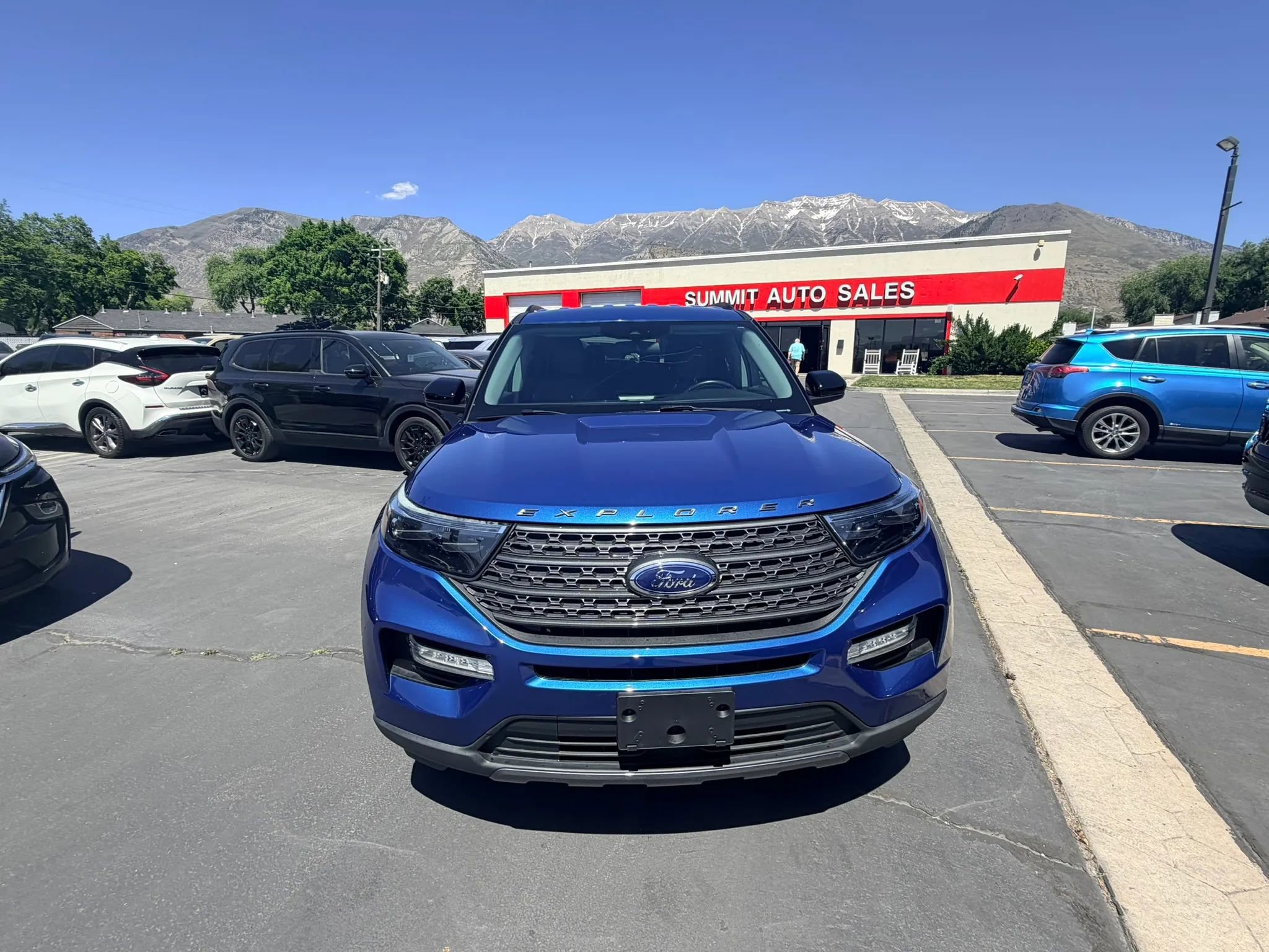 Used 2022 Ford Explorer XLT w/ Equipment Group 202A AWD/4WD image 9