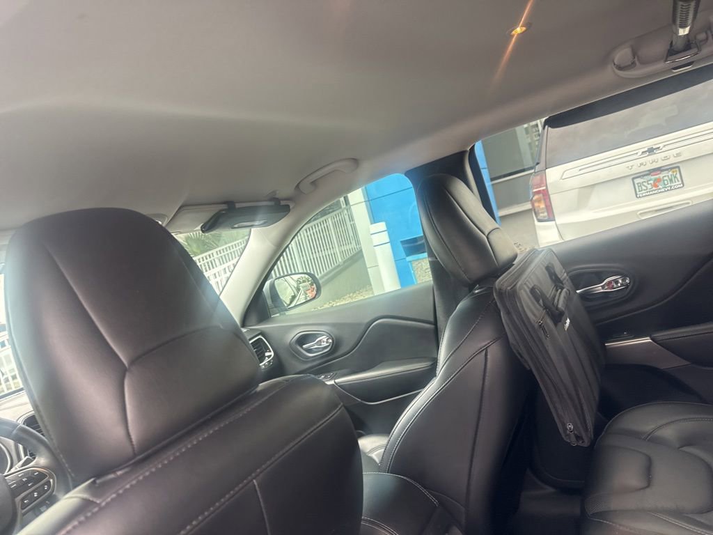 Used 2019 Jeep Cherokee Limited w/ Technology Group FWD image 13