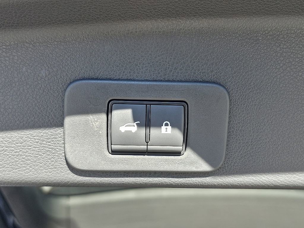 Used 2025 Nissan Murano SV image 13