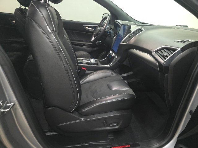 Used 2023 Ford Edge ST image 3