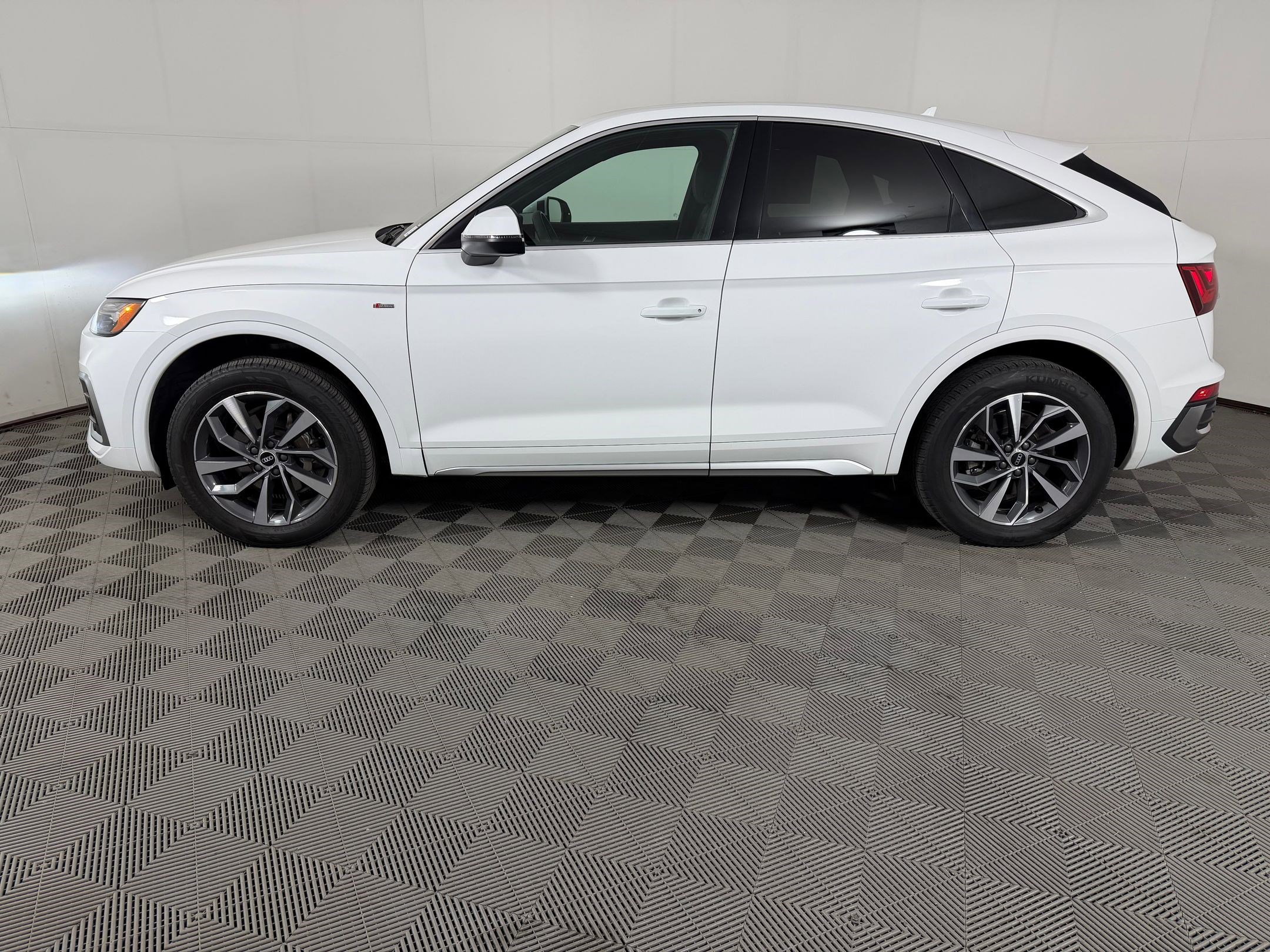 Used 2022 Audi Q5 2.0T Premium AWD/4WD image 2