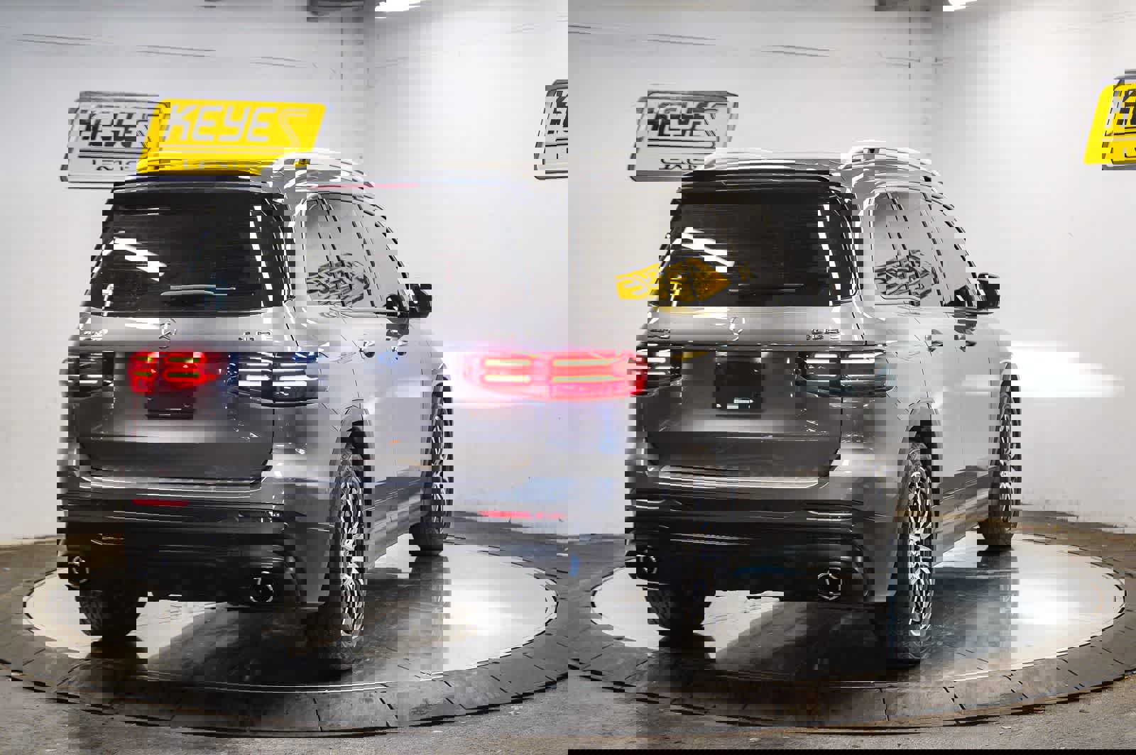 Used 2025 Mercedes-Benz GLB 35 AMG AMG GLB 35 image 4