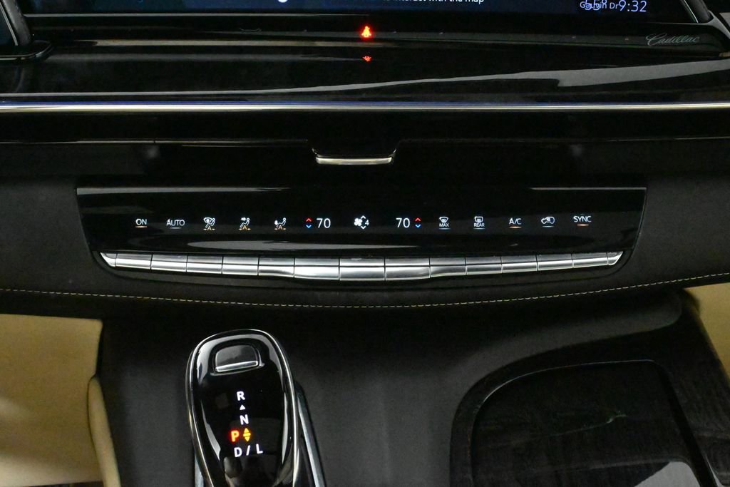 Used 2023 Cadillac Escalade Premium Luxury AWD/4WD image 23