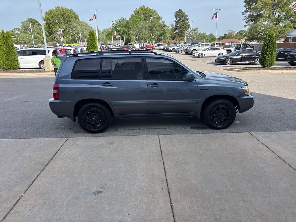 Used 2005 Toyota Highlander 2WD V6 w/ 3rd Row image 5