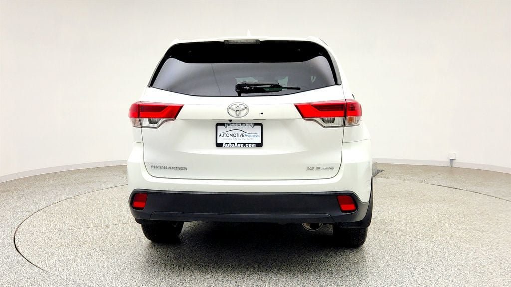 Used 2019 Toyota Highlander XLE AWD/4WD image 6