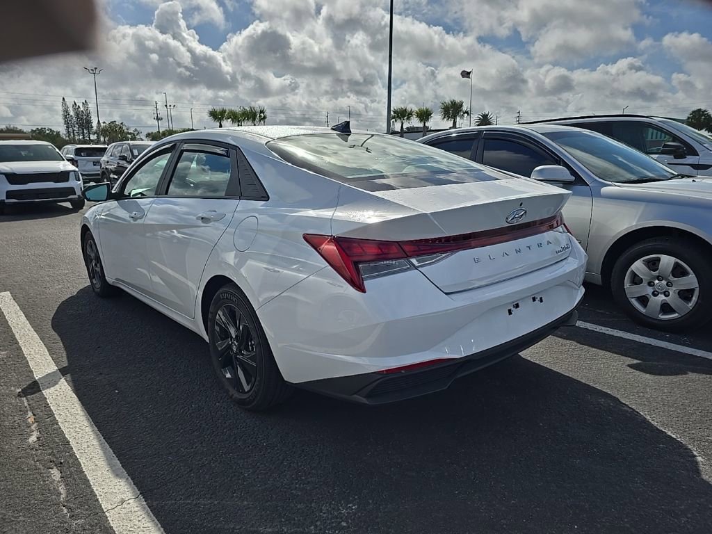 Used 2023 Hyundai Elantra Blue image 7