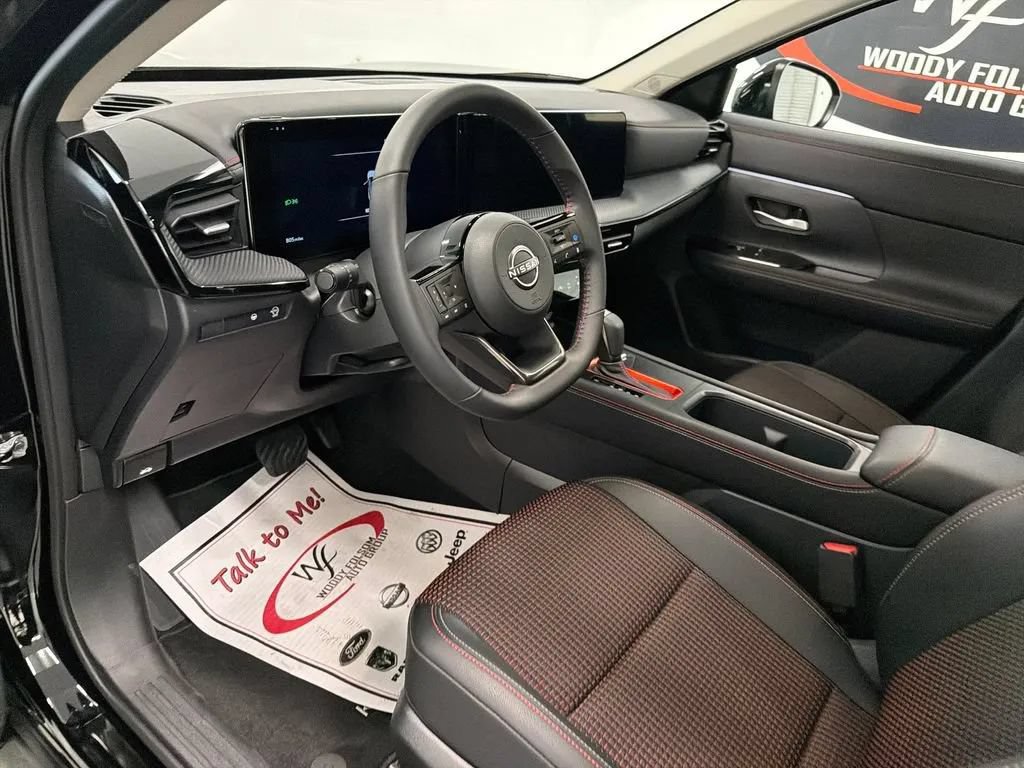 Used 2026 Nissan Kicks SR FWD image 9