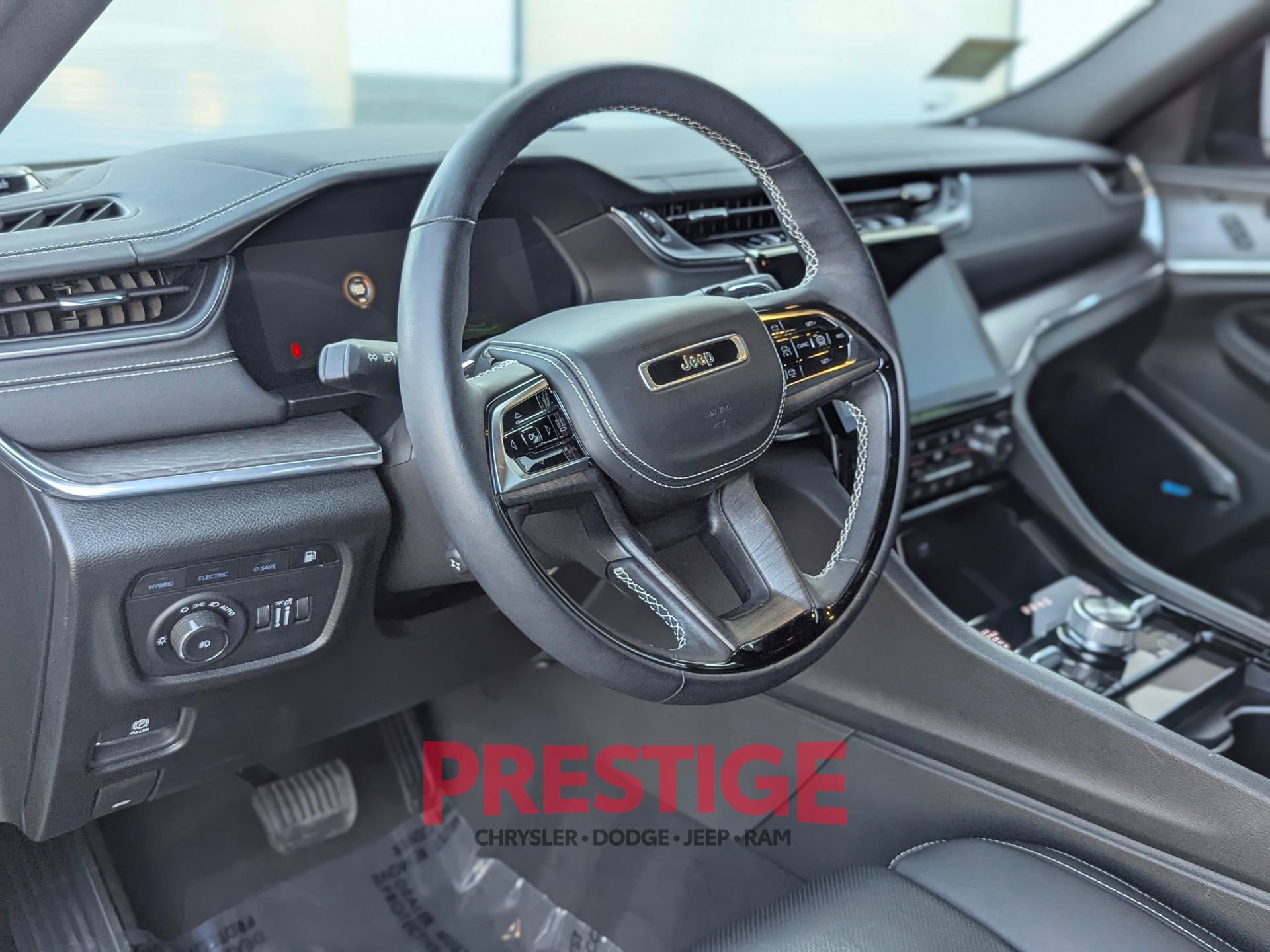 Used 2024 Jeep Grand Cherokee Overland w/ Advanced Protech Group III AWD/4WD image 16