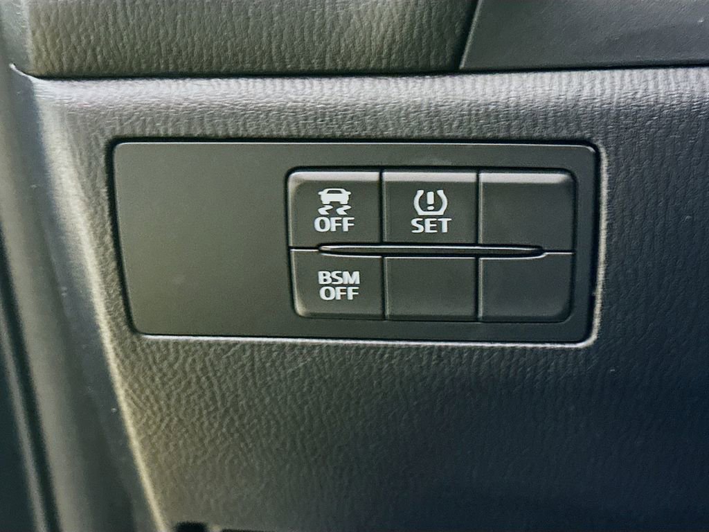 Used 2015 MAZDA MAZDA3 i Touring image 12