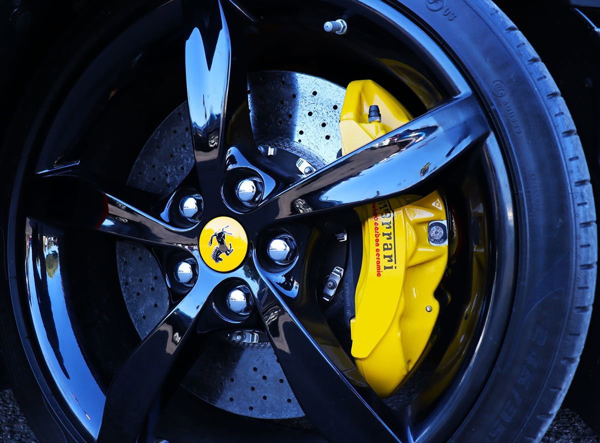 Used 2020 Ferrari Portofino RWD image 8