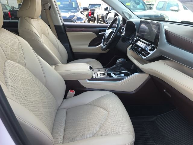 Used 2020 Toyota Highlander Platinum image 10