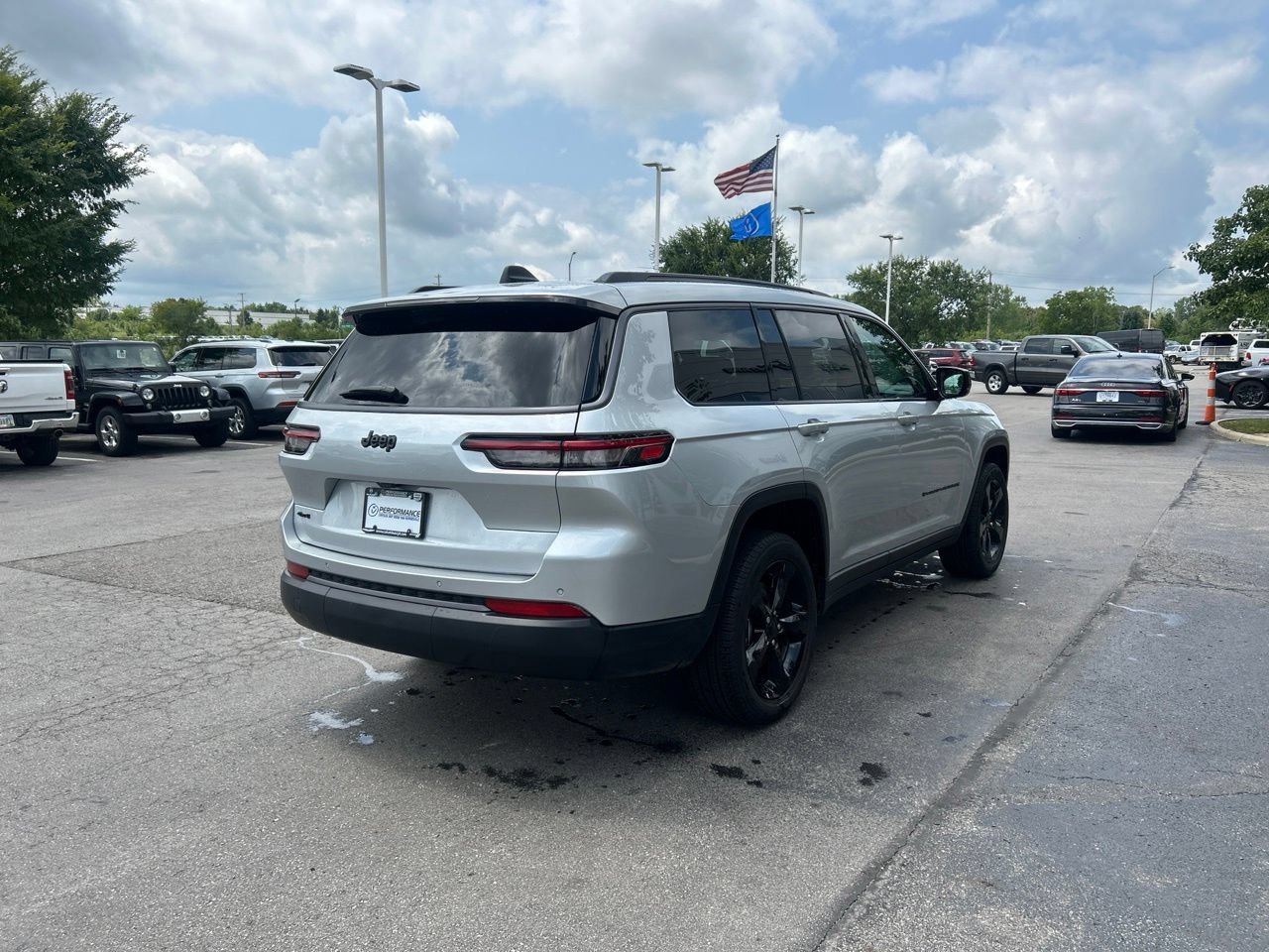 Used 2026 Jeep Grand Cherokee L Limited w/ Limited Altitude Package AWD/4WD image 4